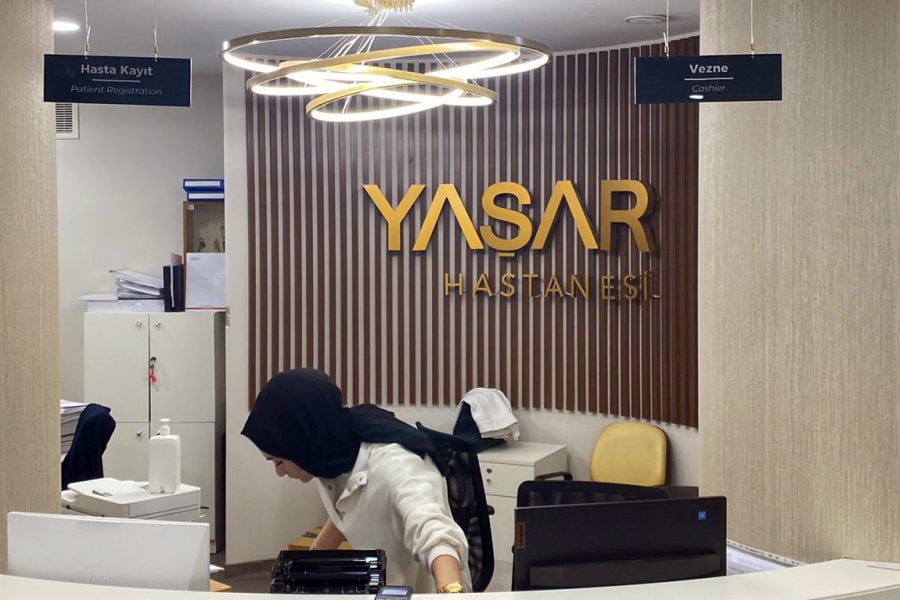 İstanbul Bakırköy Yaşar Hastanesi Gold Krom Kutu Harf Tabela